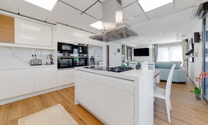 Resale - Villa - Torrevieja