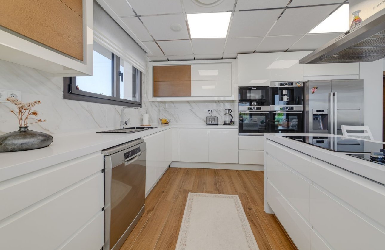 Resale - Villa - Torrevieja