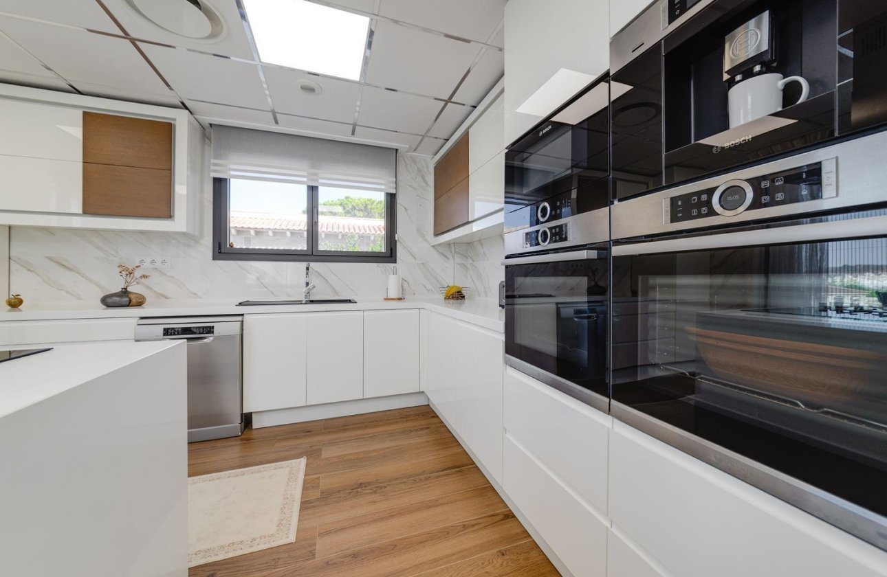 Resale - Villa - Torrevieja