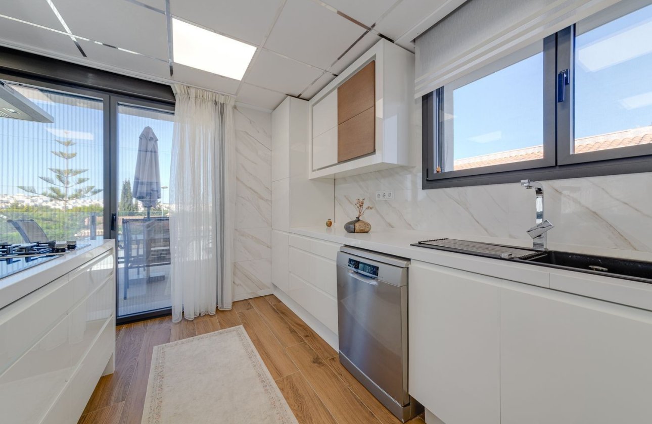 Resale - Villa - Torrevieja