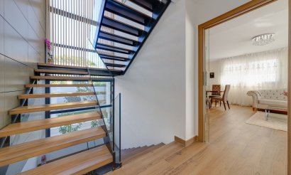 Resale - Villa - Torrevieja