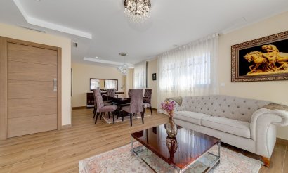 Resale - Villa - Torrevieja