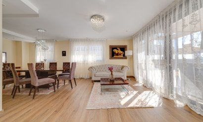 Resale - Villa - Torrevieja