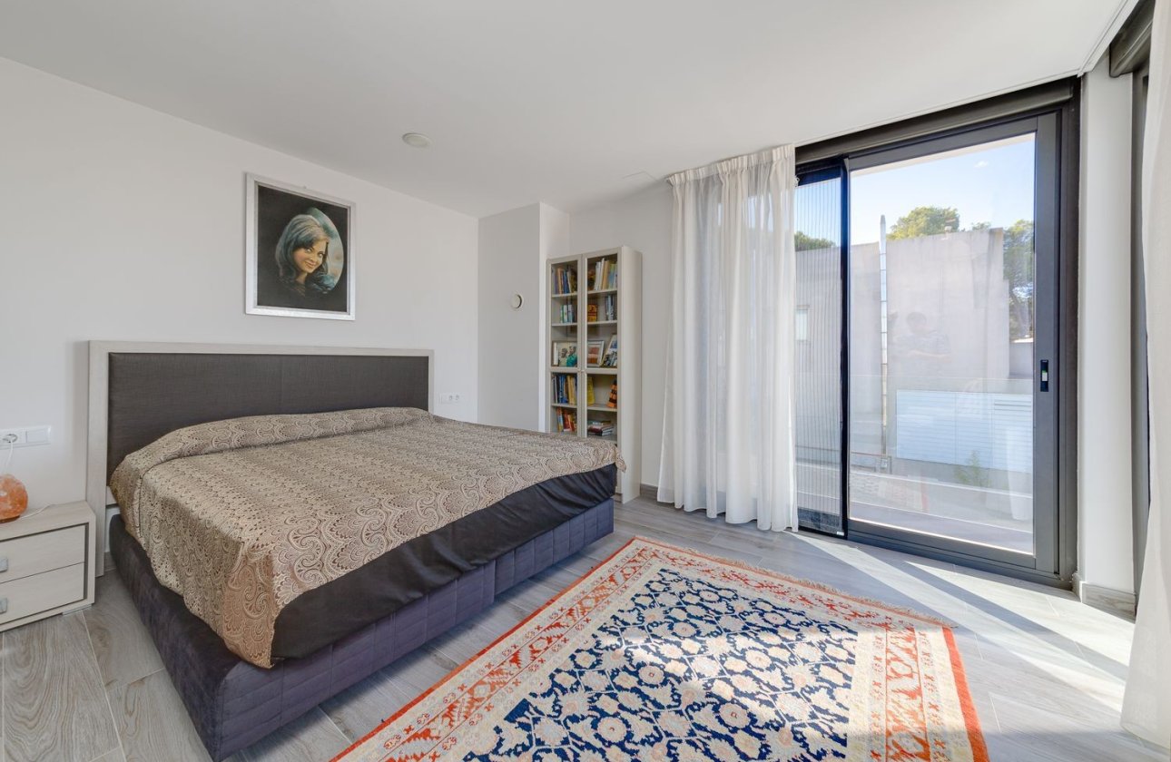 Resale - Villa - Torrevieja