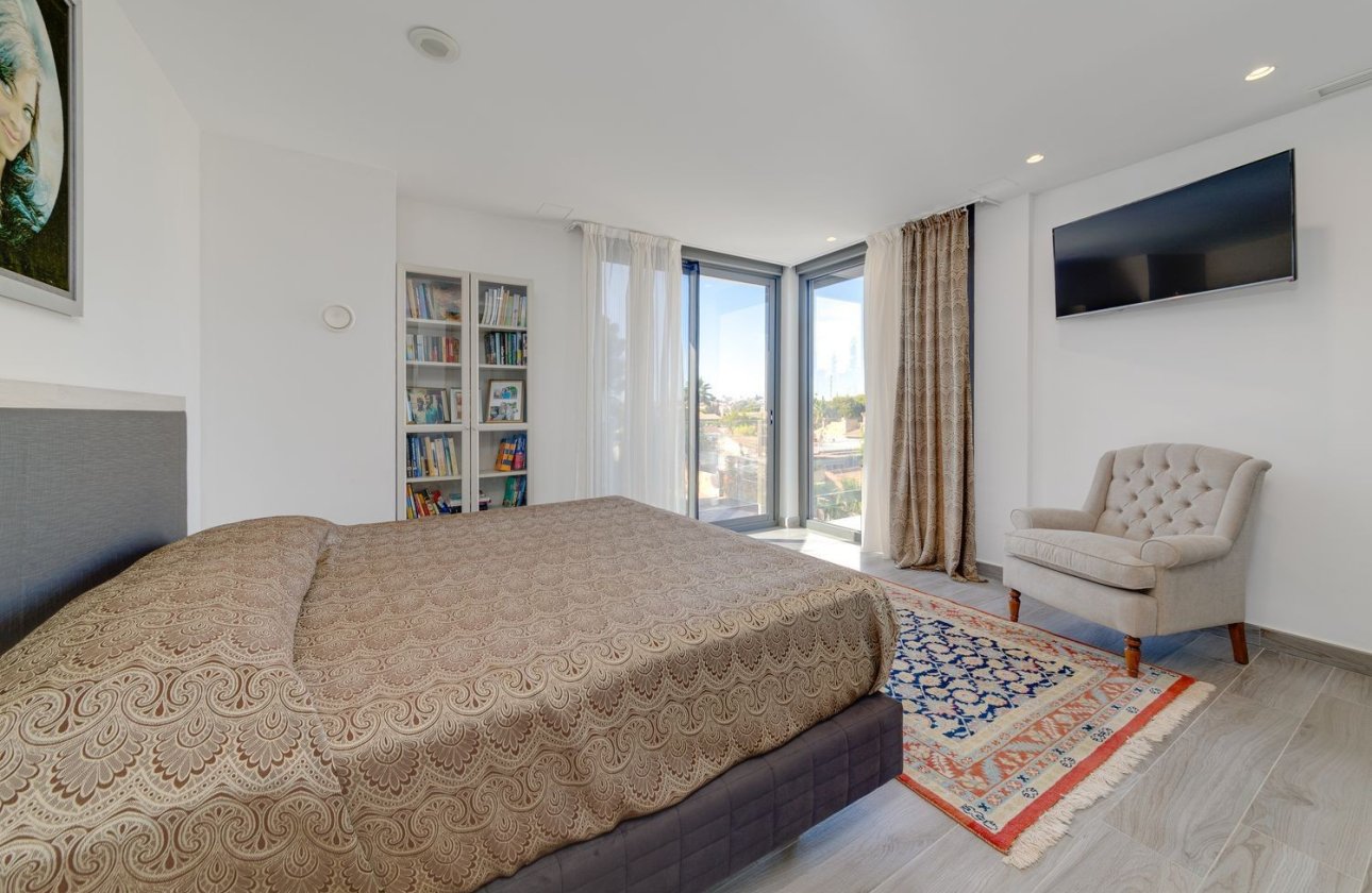 Resale - Villa - Torrevieja