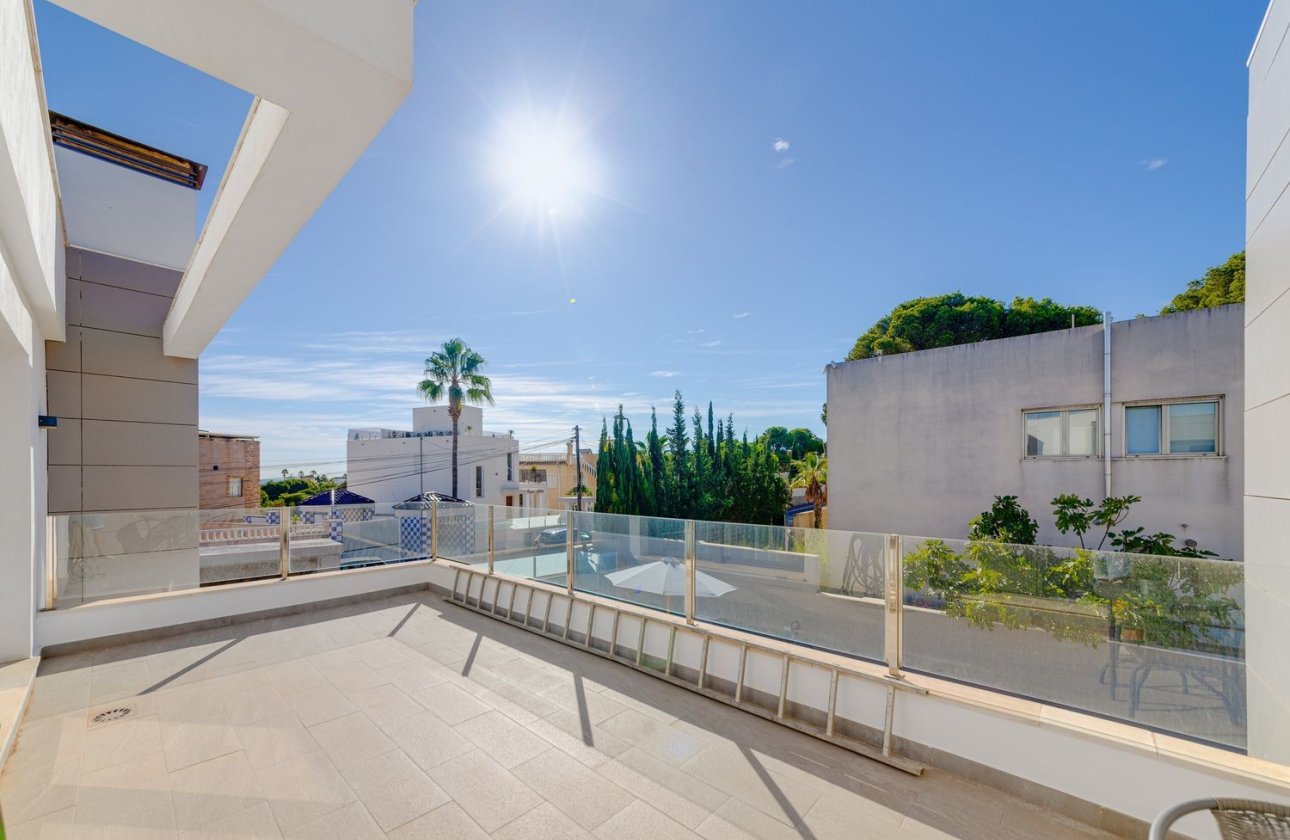 Resale - Villa - Torrevieja