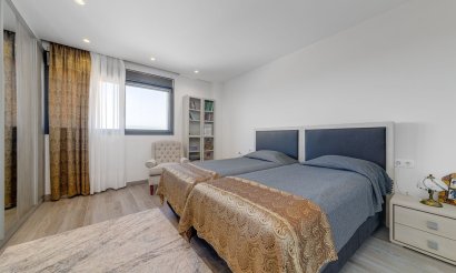 Resale - Villa - Torrevieja