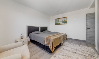 Resale - Villa - Torrevieja