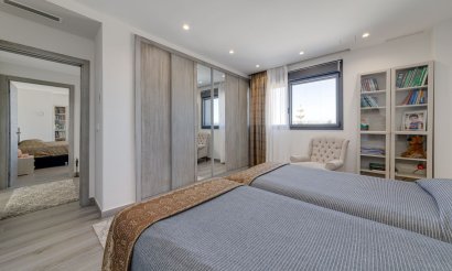 Resale - Villa - Torrevieja