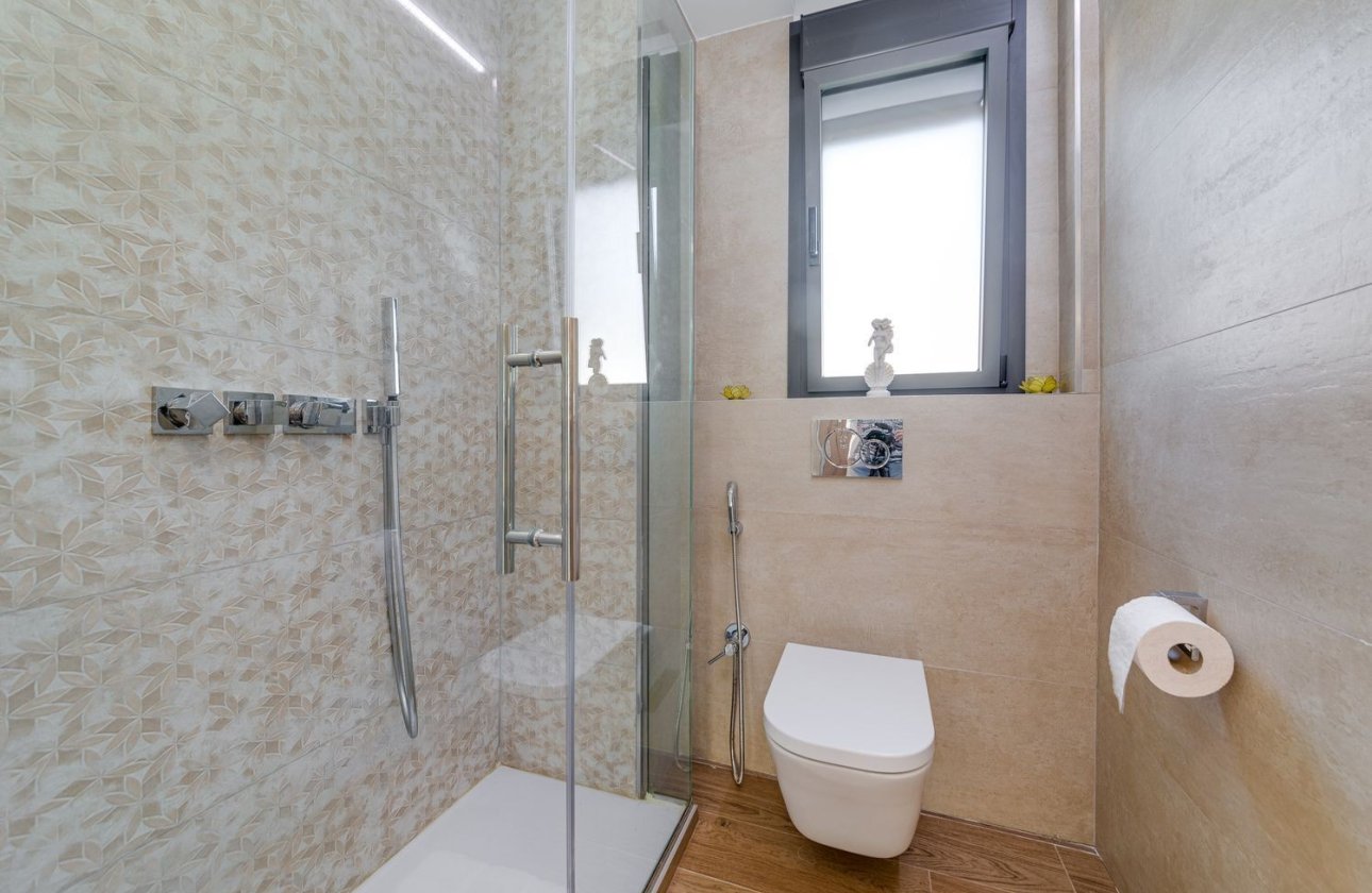 Resale - Villa - Torrevieja