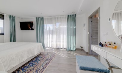 Resale - Villa - Torrevieja
