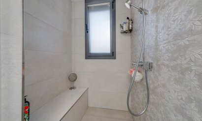 Resale - Villa - Torrevieja