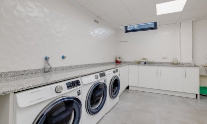 Resale - Villa - Torrevieja