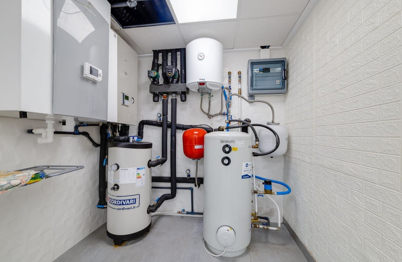 Resale - Villa - Torrevieja