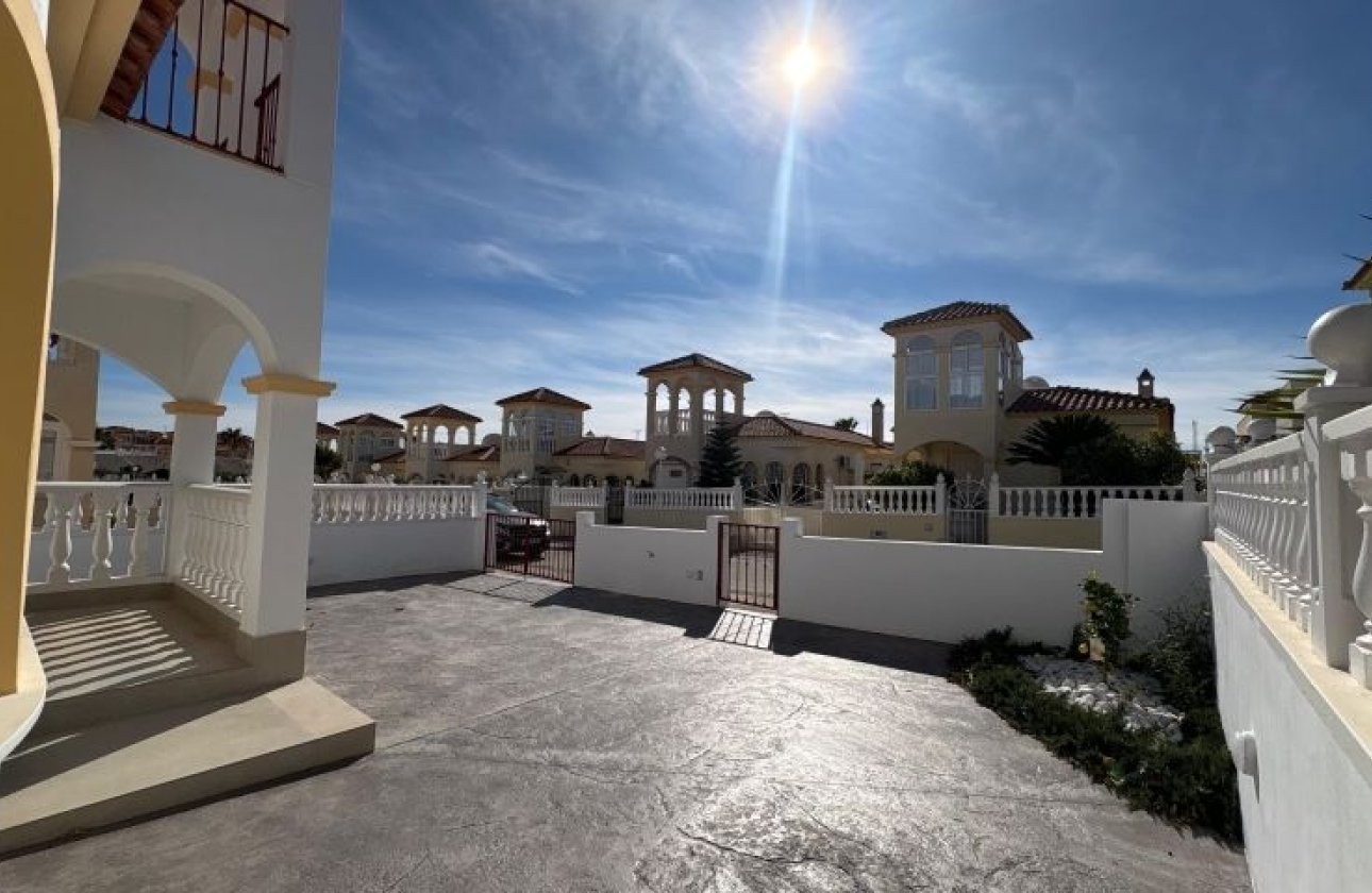 Resale - Villa - Algorfa