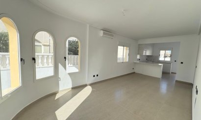 Resale - Villa - Algorfa