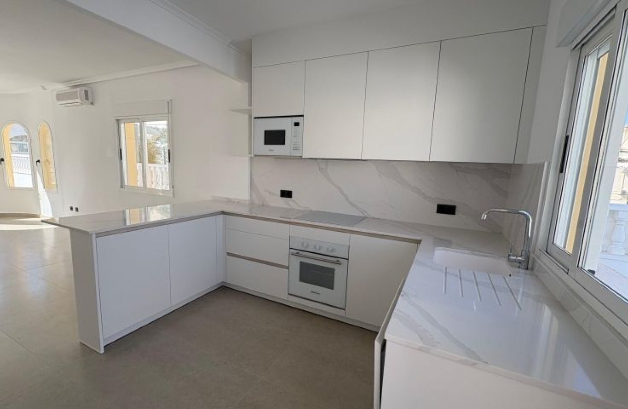 Resale - Villa - Algorfa