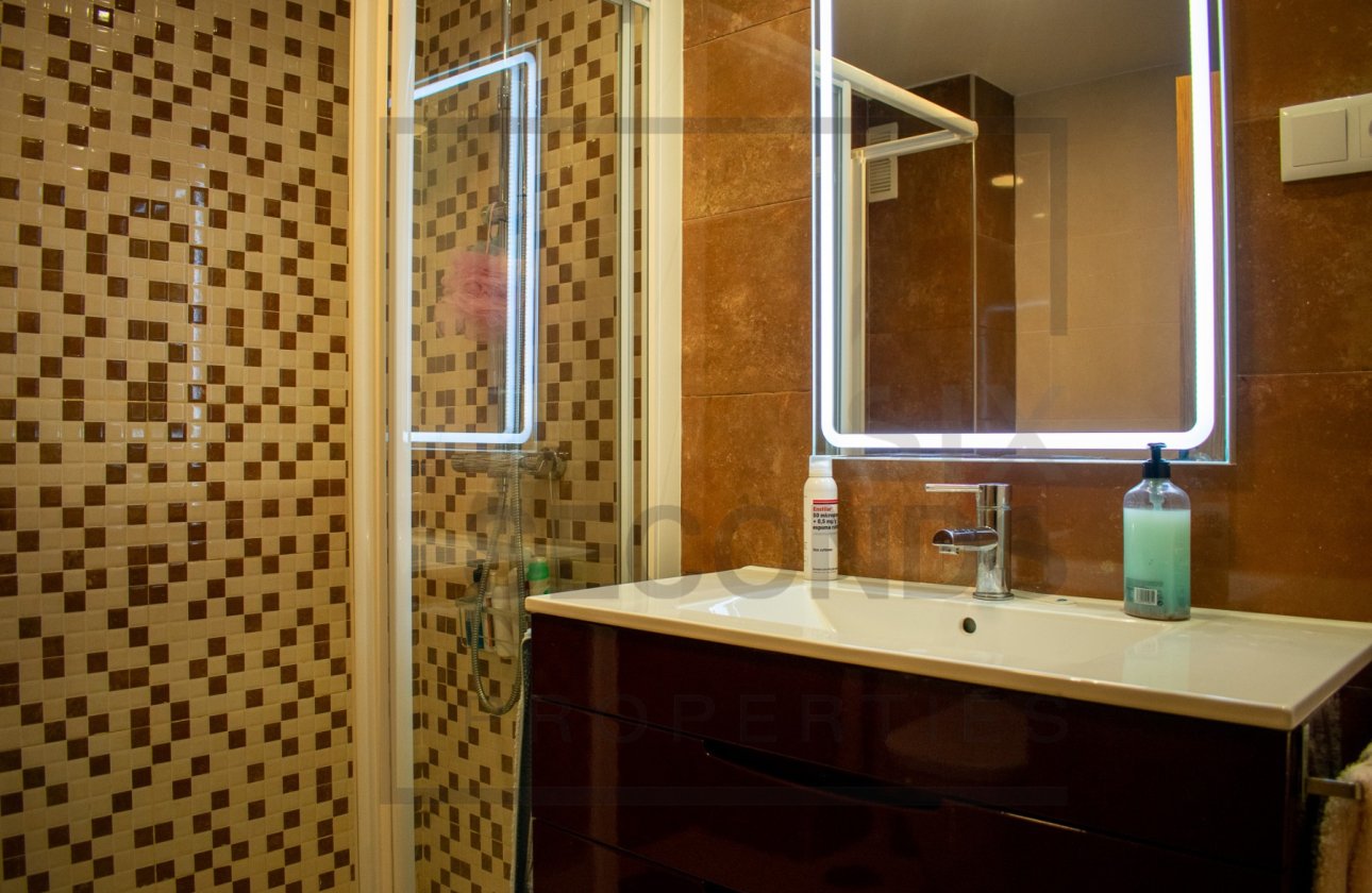 Resale - Apartment / flat - Torrevieja - Playa del Cura