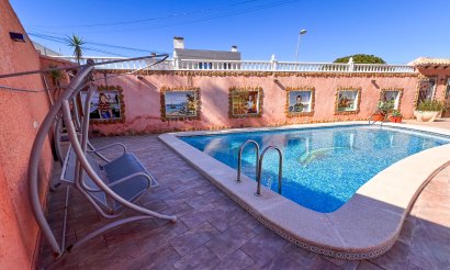 Resale - Villa - Torrevieja