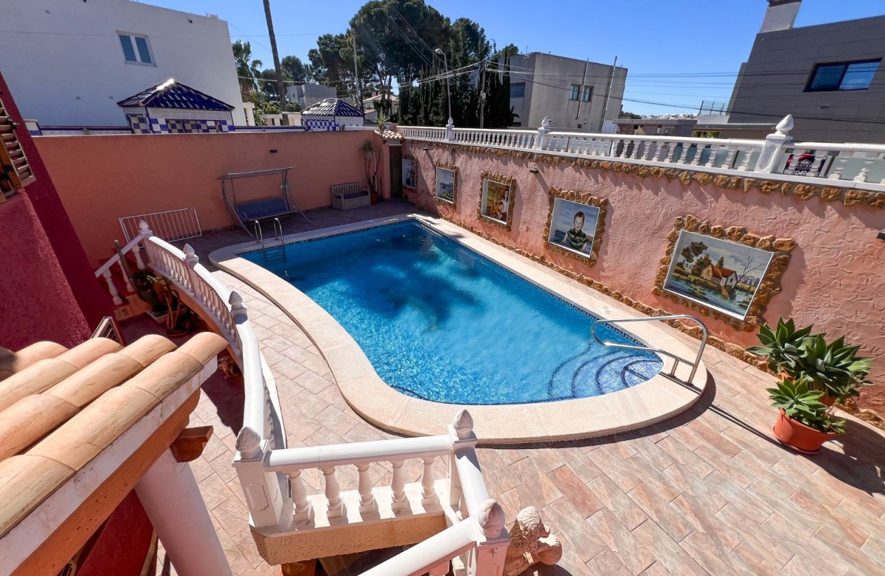 Resale - Villa - Torrevieja