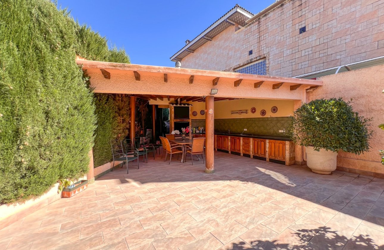 Resale - Villa - Torrevieja