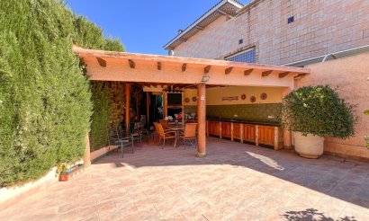 Resale - Villa - Torrevieja