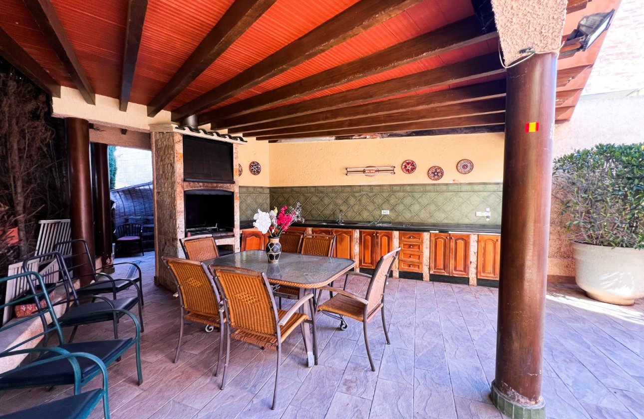 Resale - Villa - Torrevieja