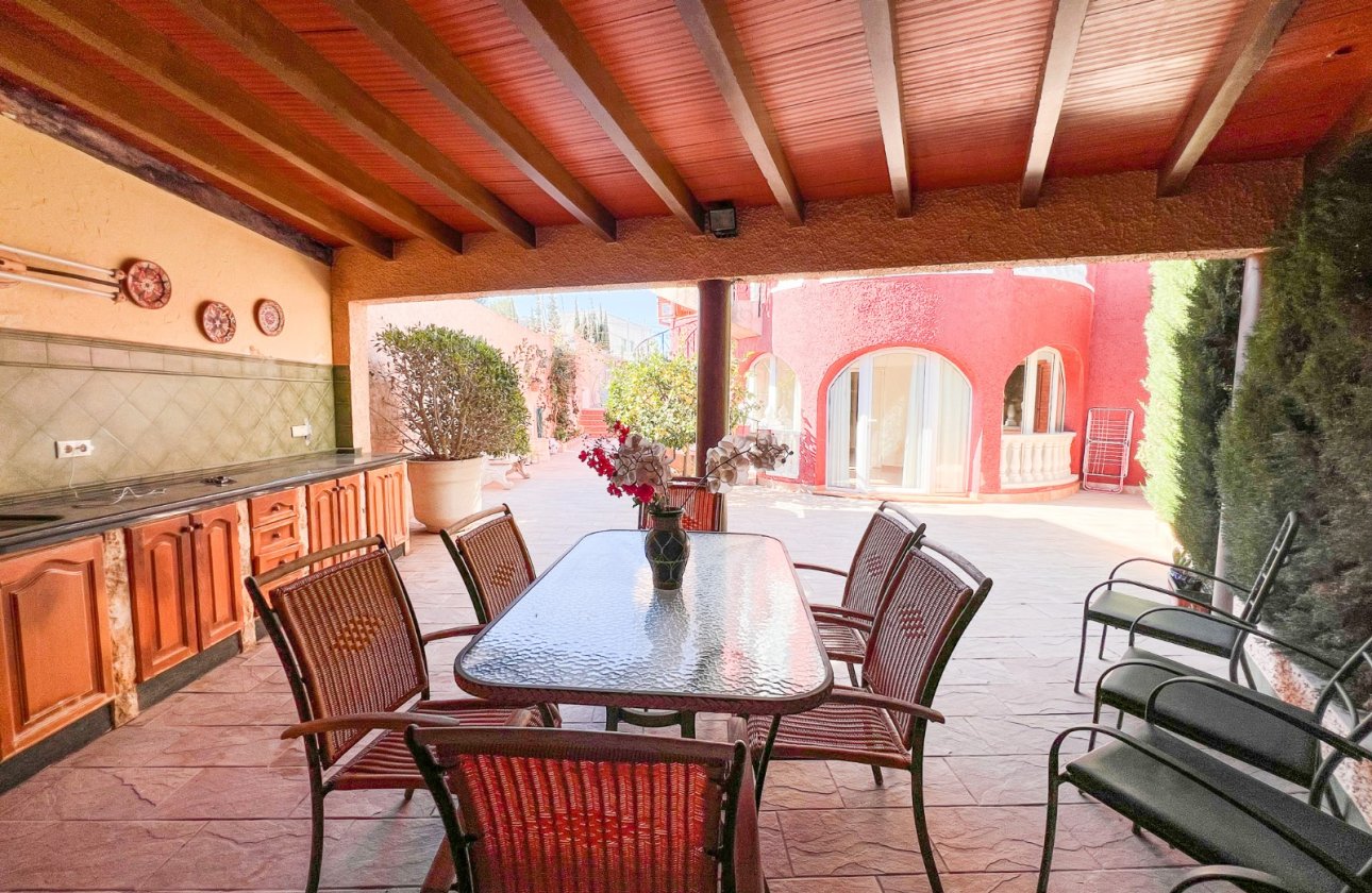 Resale - Villa - Torrevieja