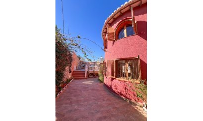 Resale - Villa - Torrevieja