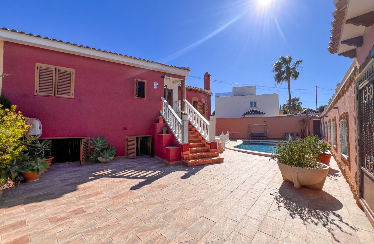 Resale - Villa - Torrevieja