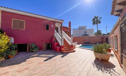 Resale - Villa - Torrevieja