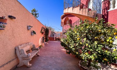 Resale - Villa - Torrevieja