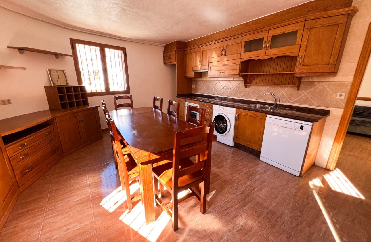 Resale - Villa - Torrevieja