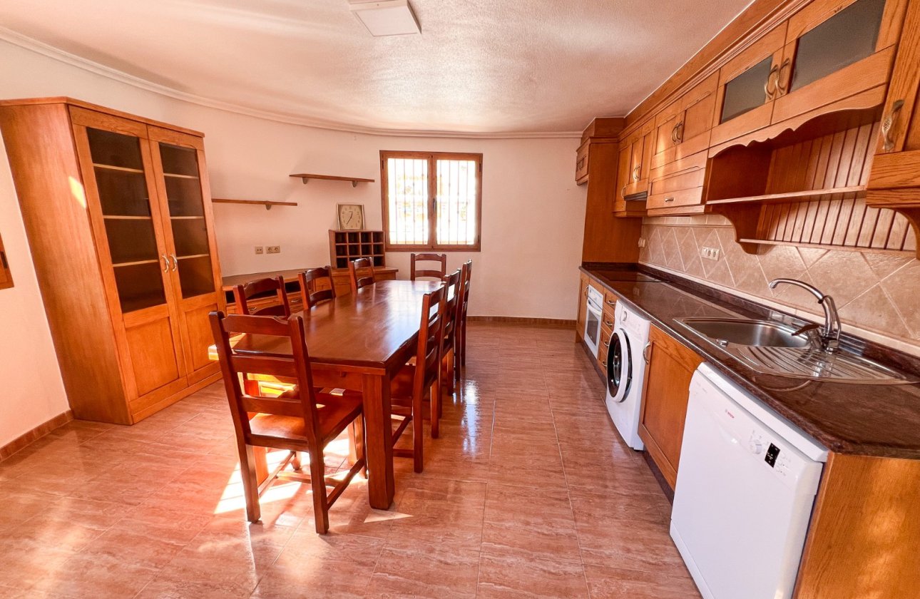 Resale - Villa - Torrevieja