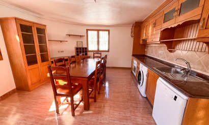Resale - Villa - Torrevieja