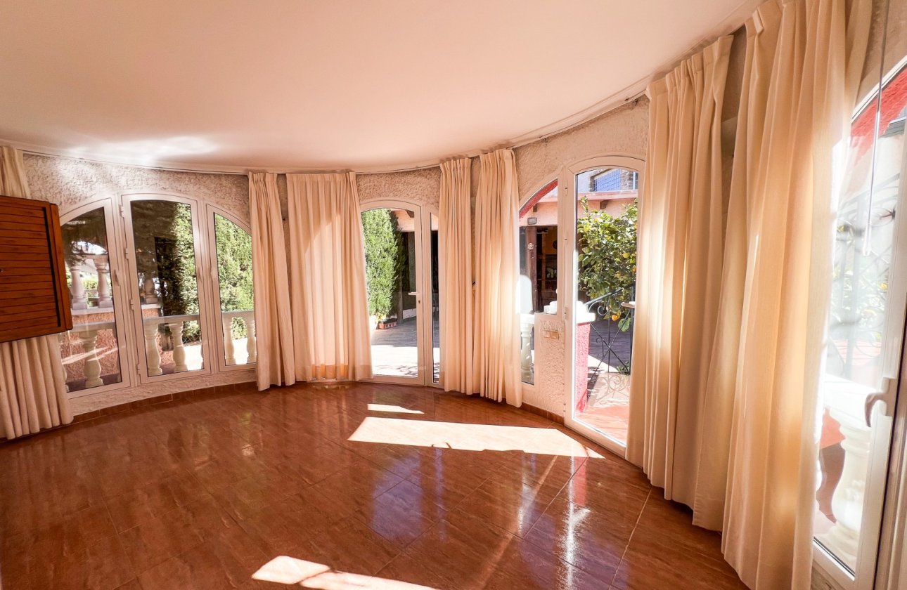 Resale - Villa - Torrevieja