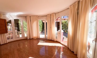 Resale - Villa - Torrevieja
