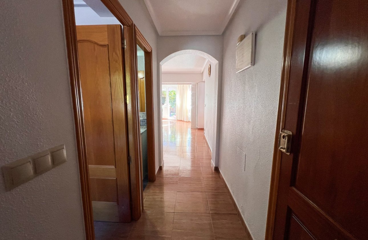 Resale - Villa - Torrevieja