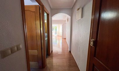 Resale - Villa - Torrevieja