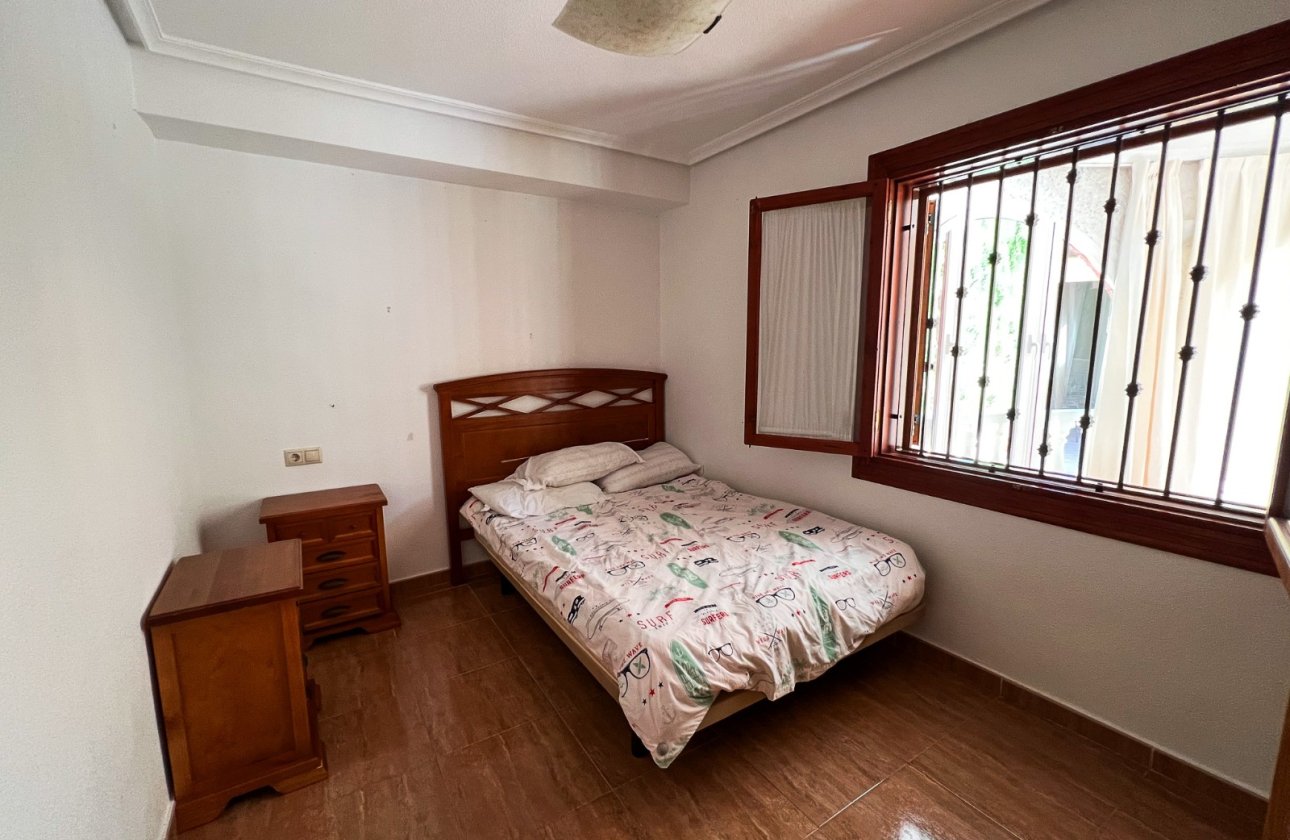 Resale - Villa - Torrevieja