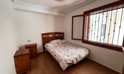 Resale - Villa - Torrevieja