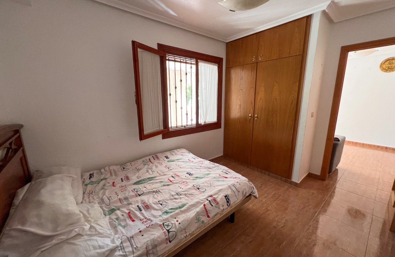 Resale - Villa - Torrevieja