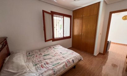 Resale - Villa - Torrevieja