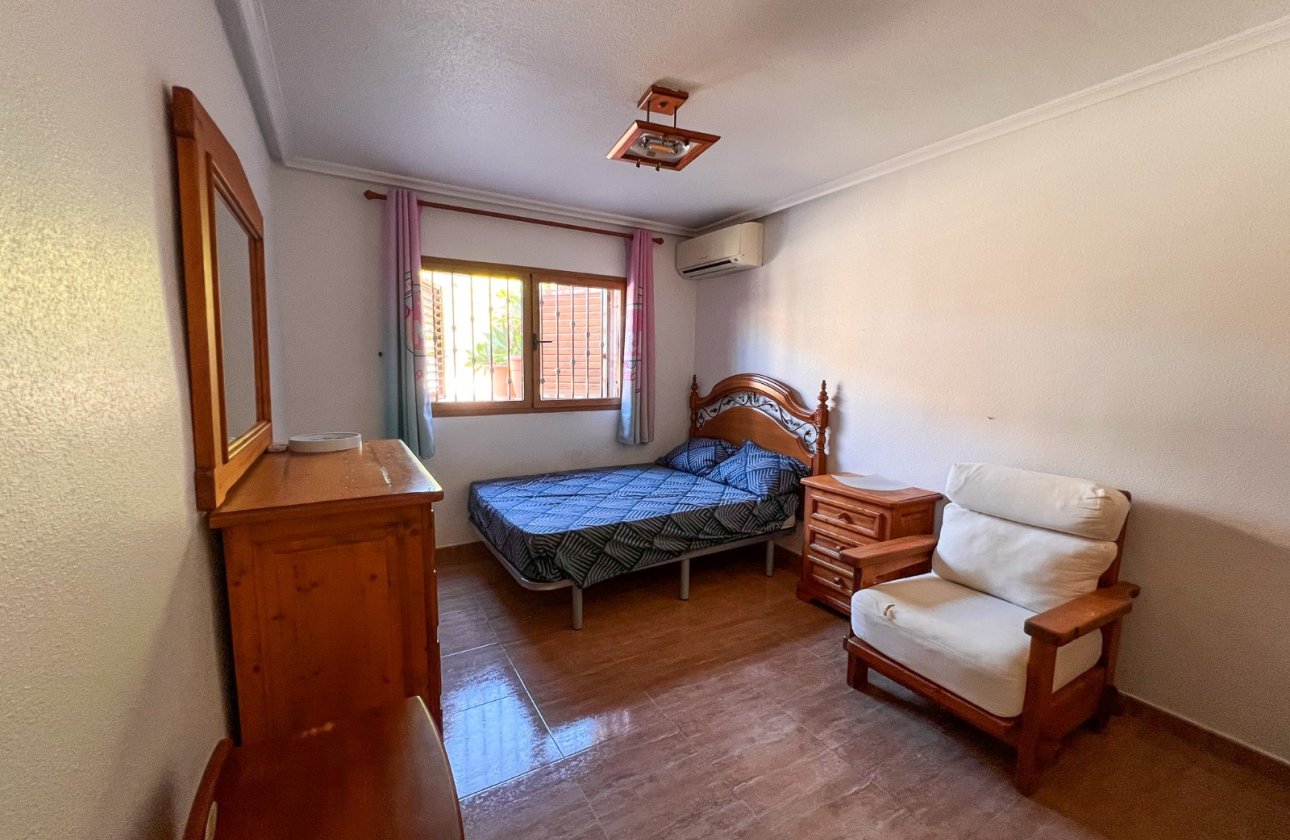 Resale - Villa - Torrevieja