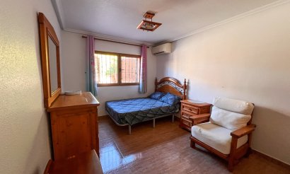 Resale - Villa - Torrevieja