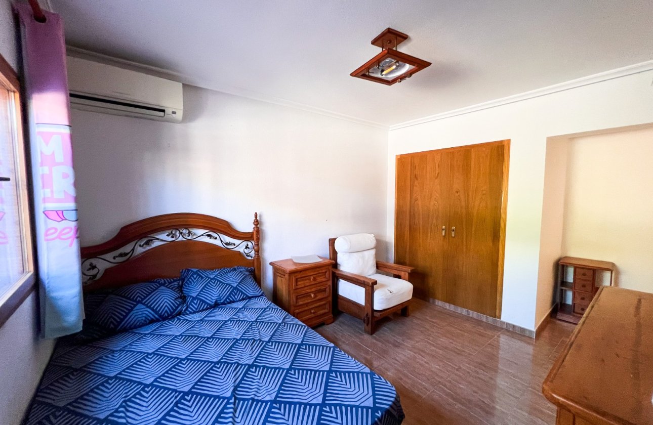 Resale - Villa - Torrevieja