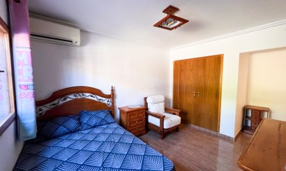 Resale - Villa - Torrevieja