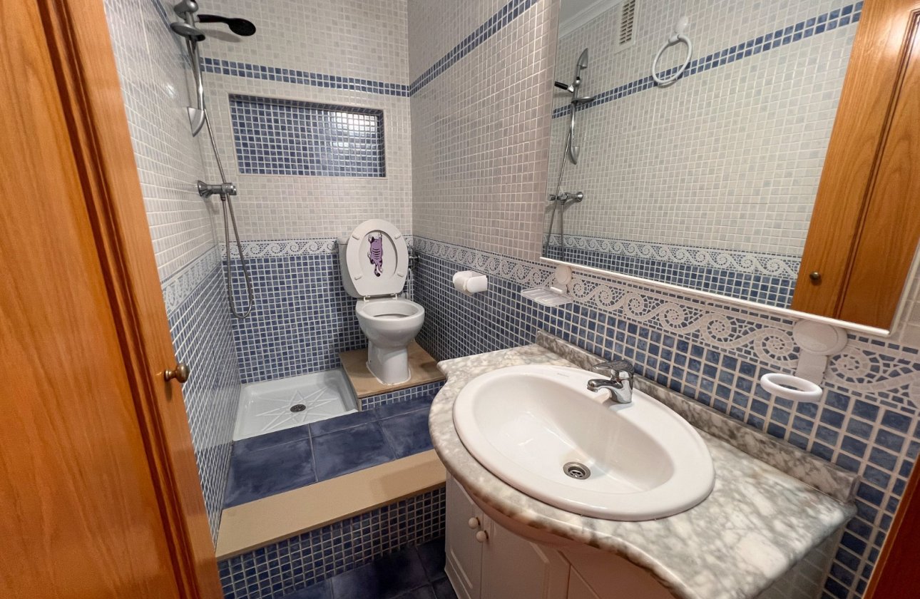 Resale - Villa - Torrevieja