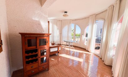 Resale - Villa - Torrevieja