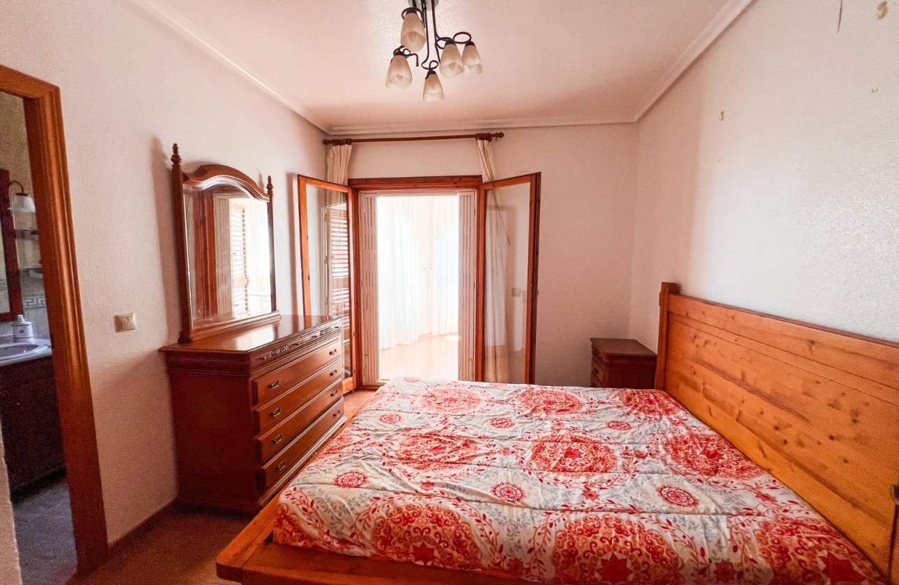 Resale - Villa - Torrevieja